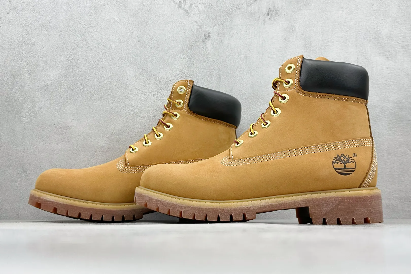 🐲💰 760 terminal store Top chip Timberland/Timberland outdoor mid-cut casual rhubarb boots series Guangdong factory quality Original box original packaging The fabric is made of Italian 🇮🇹 top frosted fine-grained cowhide with anti-odor and anti-corrosion genuine leather latex insoles to give you a perfect wearing experience High-quality and durable A must-have for sportsmen Specially designed to treat those who are not handsome High-quality feet feel first-class Size: 35.5-45 (leather shoe size)